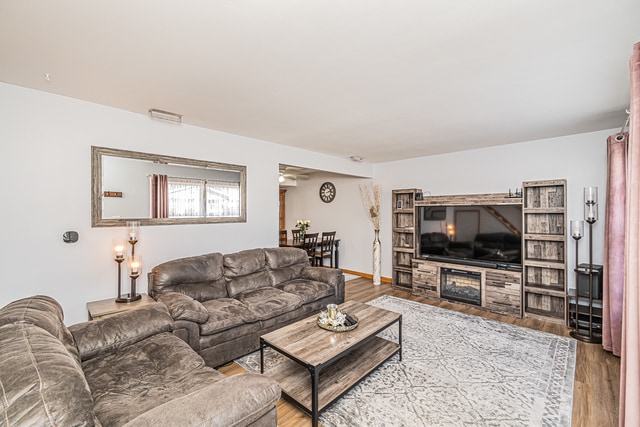 Building Photo - 1305 Kingsbury Dr