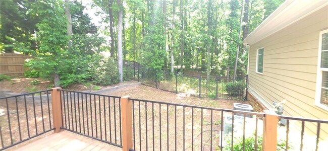 Building Photo - 606 Lakeshore Ct