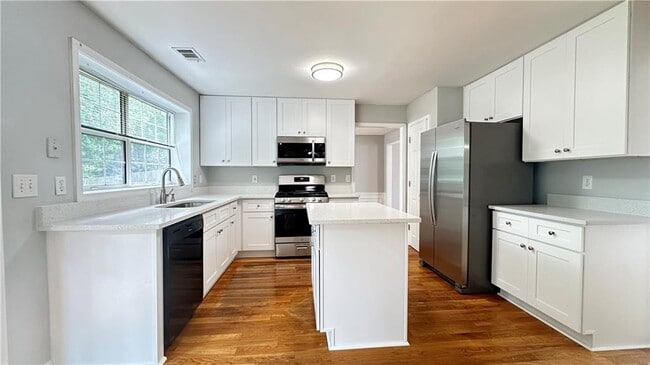 Building Photo - 11900 Carriage Park Ln