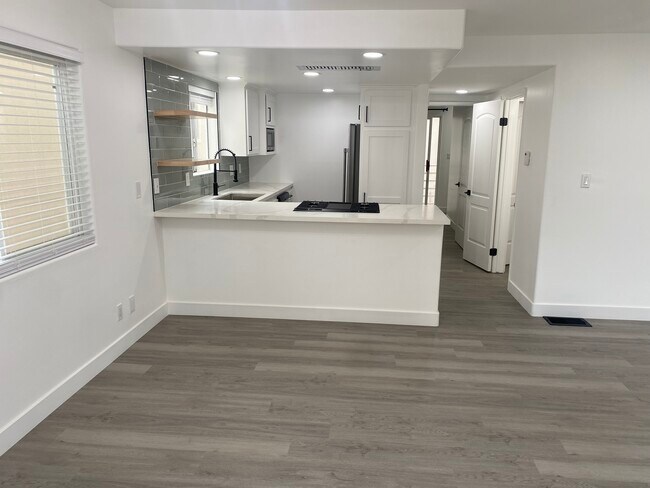 Building Photo - 213 Moonstone St