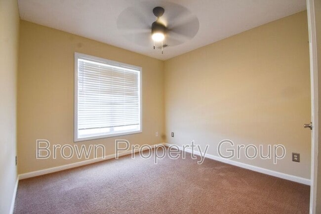 Building Photo - 71 Person Ct
