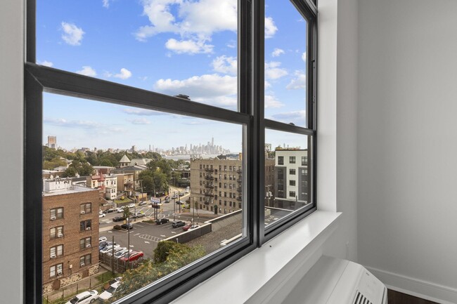 Building Photo - 121 34th St