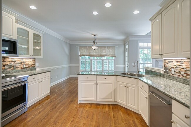 Building Photo - Beautiful Home in Willow Springs Just Minu...
