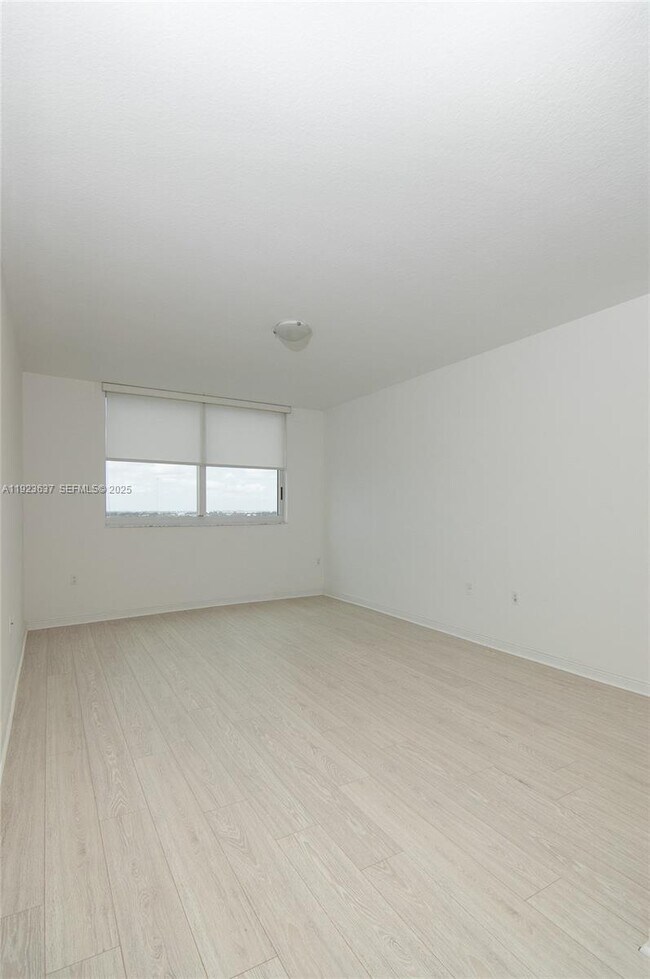 Building Photo - 1745 E Hallandale Beach Blvd