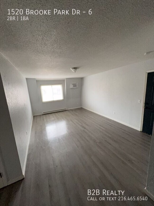 Building Photo - 1520 Brooke Park Dr