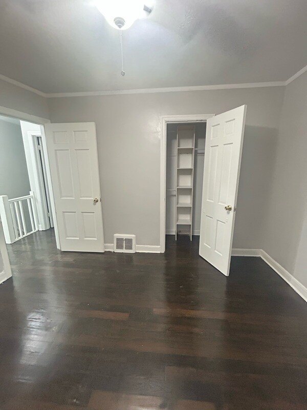 Building Photo - 8825 S Kenwood Ave