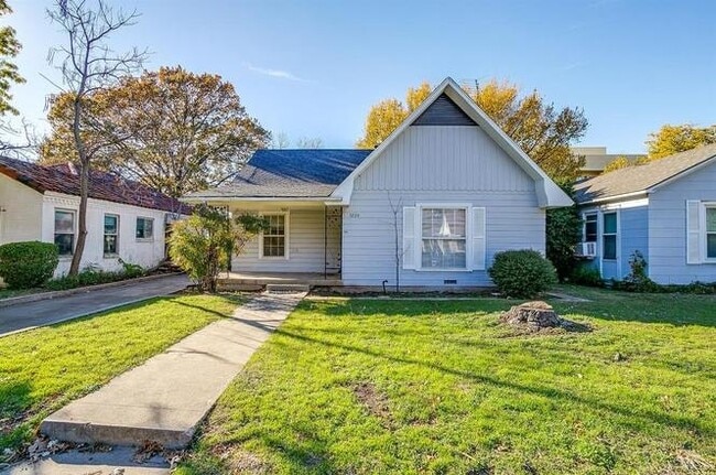 Building Photo - 3224 Cockrell Ave