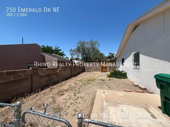 Building Photo - 750 Emerald Dr NE