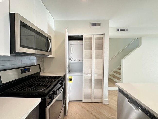 Building Photo - 949 W Grace St