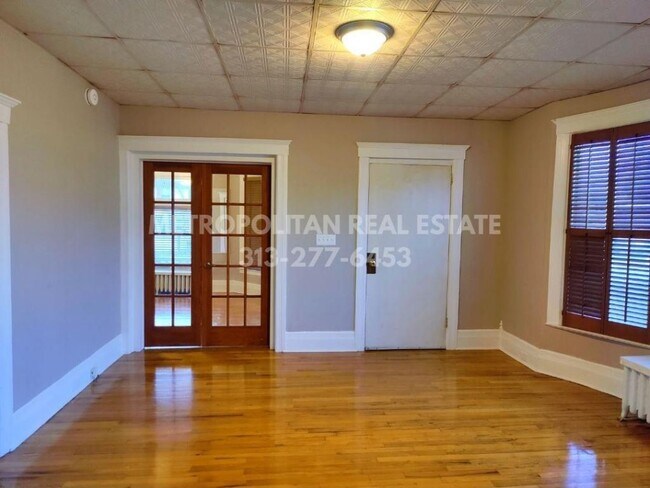 Building Photo - 205 Cedar St