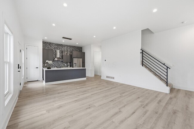 Building Photo - 1102 Summit St