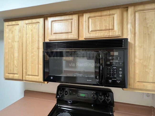 Building Photo - 3530 E Richmond Rd