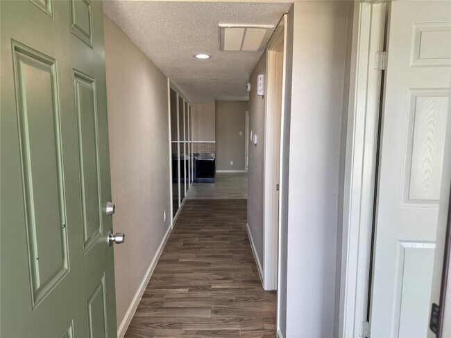 Building Photo - 14777 Wunderlich Dr
