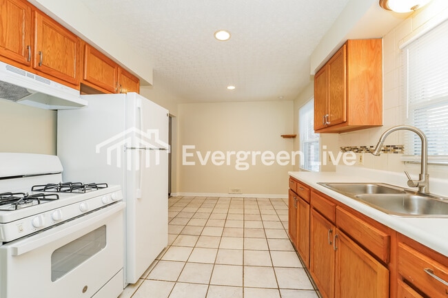 Building Photo - 19200 Mayfair Ln