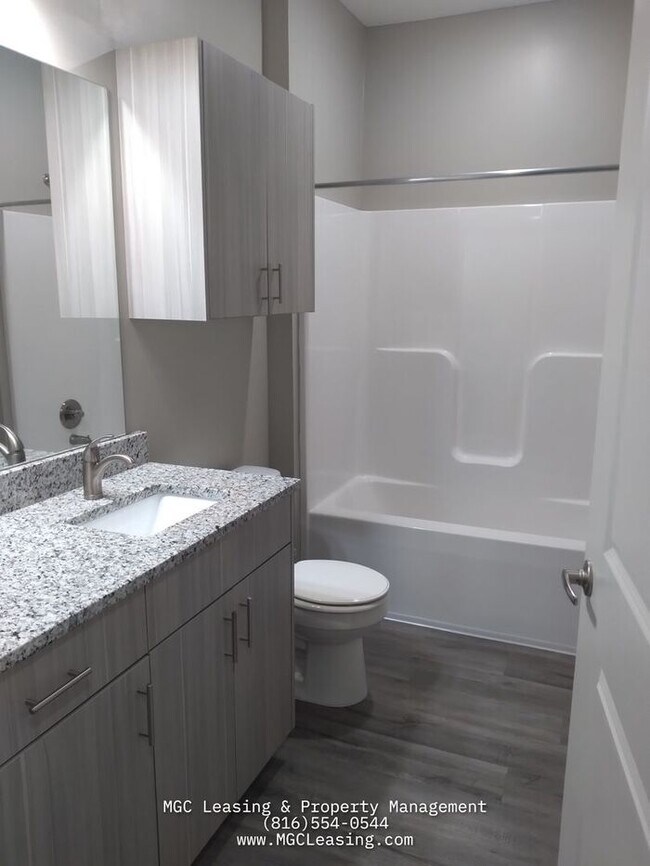 Building Photo - Studio living in style - North of the River in KCMO