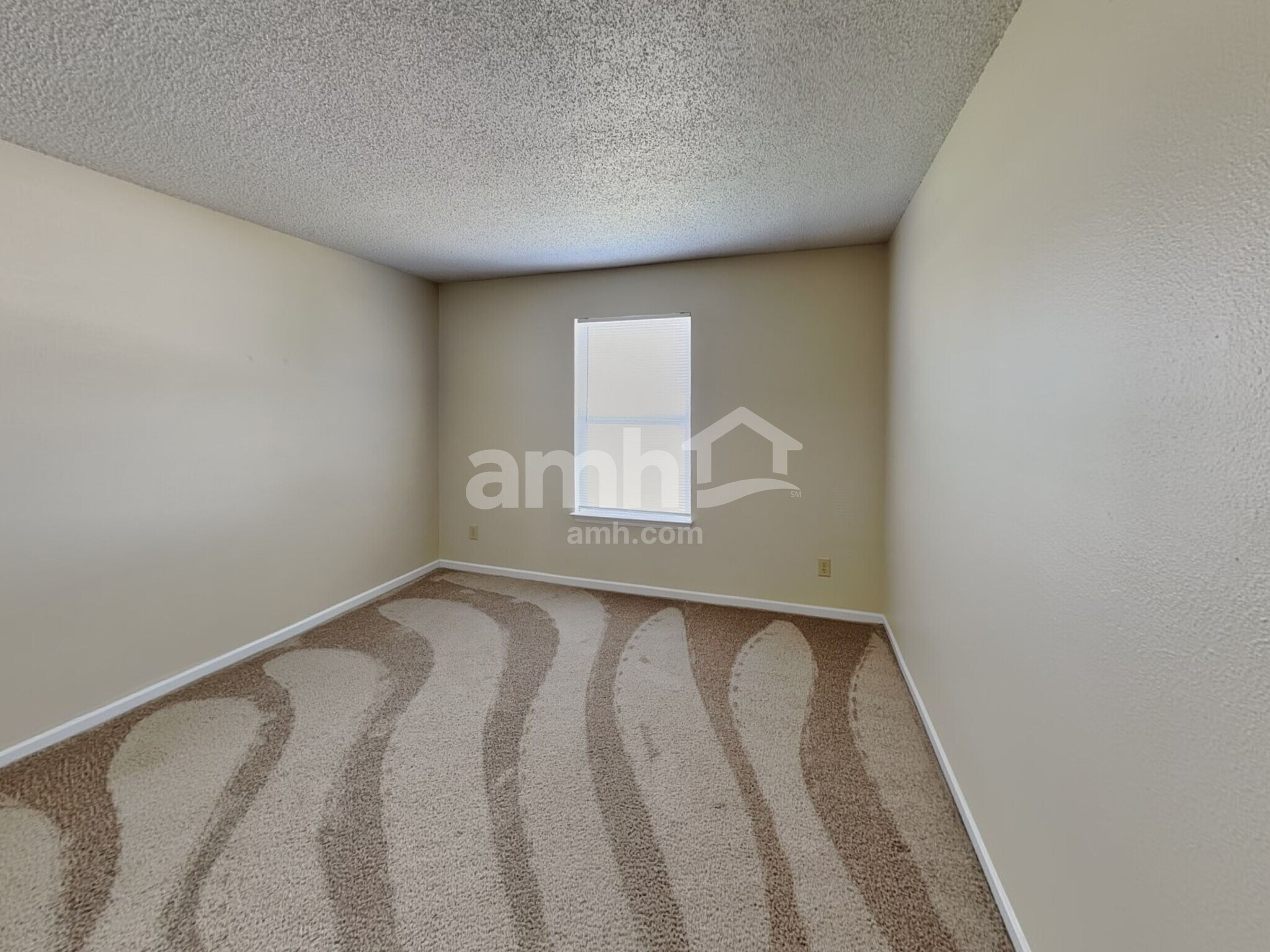 Building Photo - 1730 Sonesta Ln