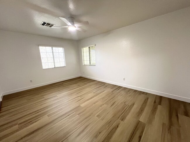 Building Photo - 3 bedroom, 2.5 bathroom home located in Henderson, NV!