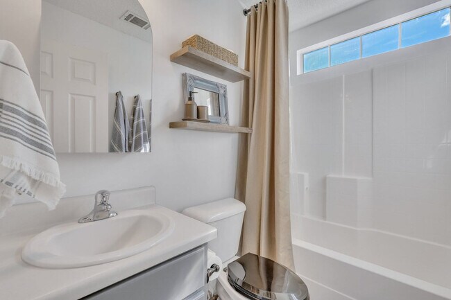 Building Photo - 142 West Tisbury Lane