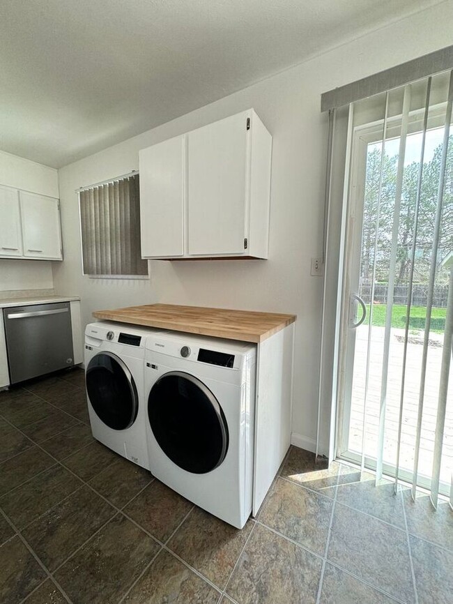 Building Photo - Charming Updated 3bd, 1bath Home In SW Lov...