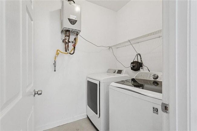 Building Photo - 2596 Bates St SE