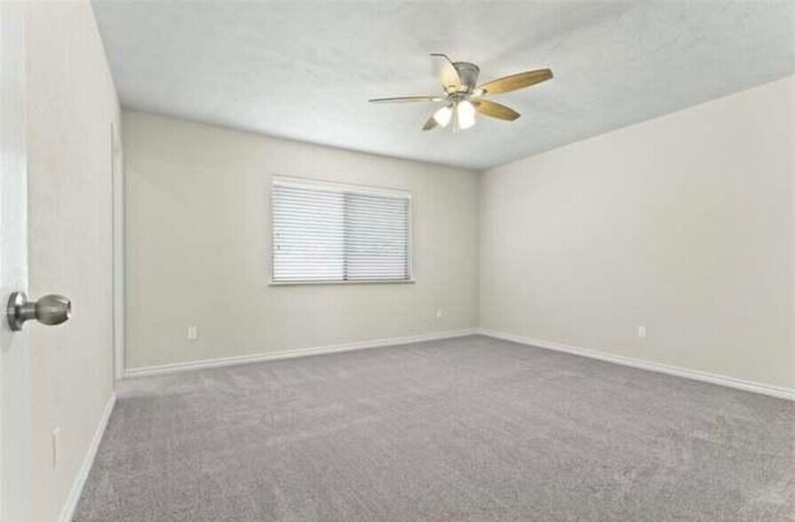 Building Photo - 537 Hanover Dr