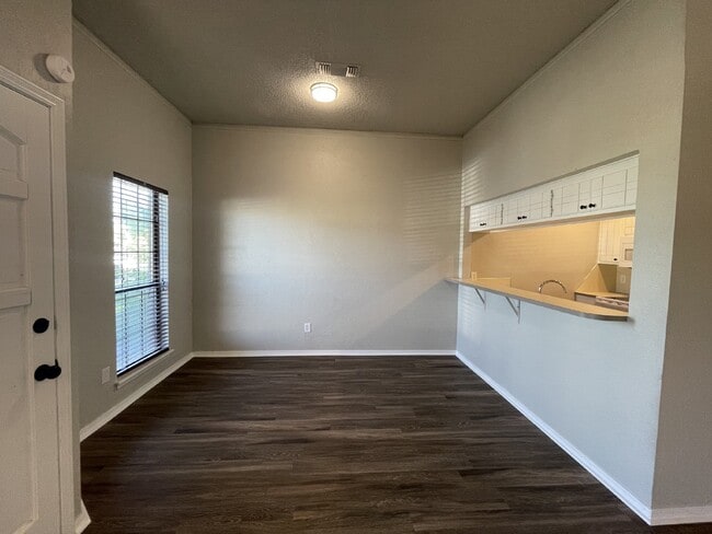 Building Photo - 2-Bedroom Home with 2-Car Garage