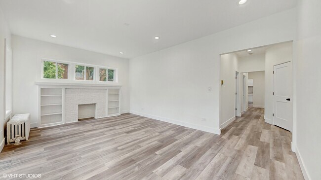 Building Photo - 6500 N Bosworth Ave