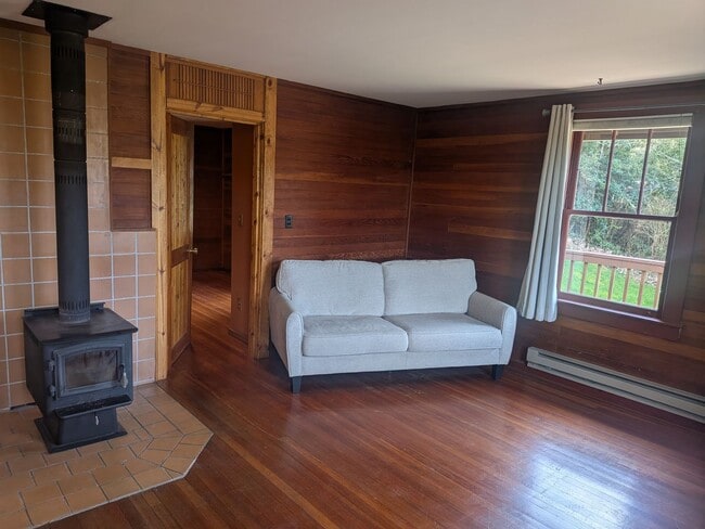 Building Photo - 1030 Fairmount Rd