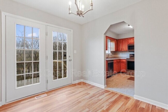 Building Photo - 339 Clifford Dr