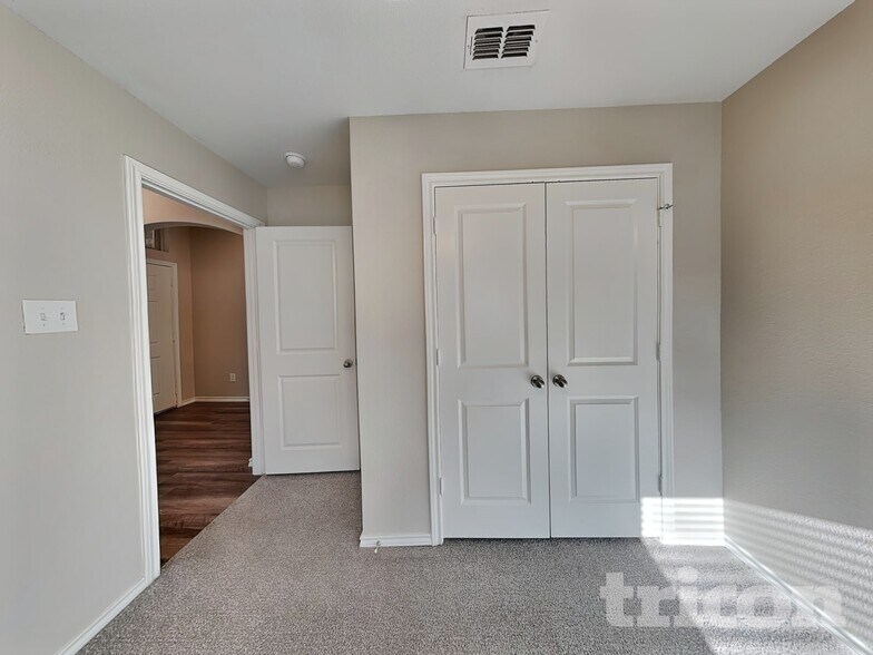 Building Photo - 2557 Hadley St