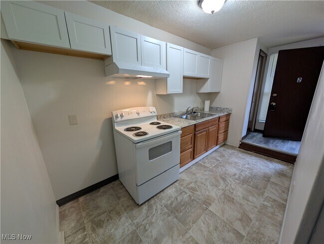 Building Photo - 595 Dayton St