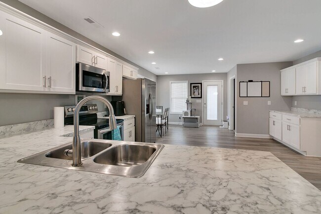 Building Photo - 110 War Admiral Ct