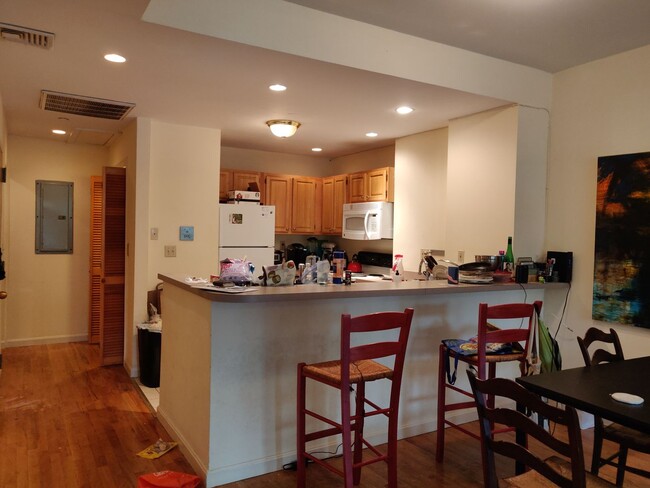 Building Photo - Coolidge Corner Area. In-Unit Washer and D...