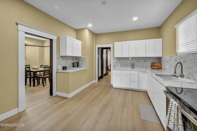 Building Photo - 33 W 8th St