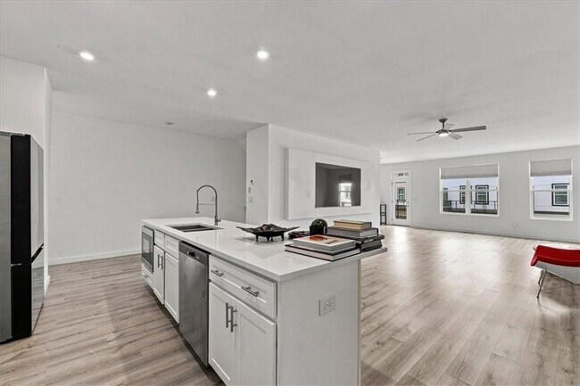 Building Photo - 1077 Glen Opal Dr