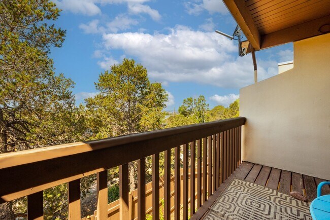 Building Photo - Fully Furnished 2 Bedroom Available Now!