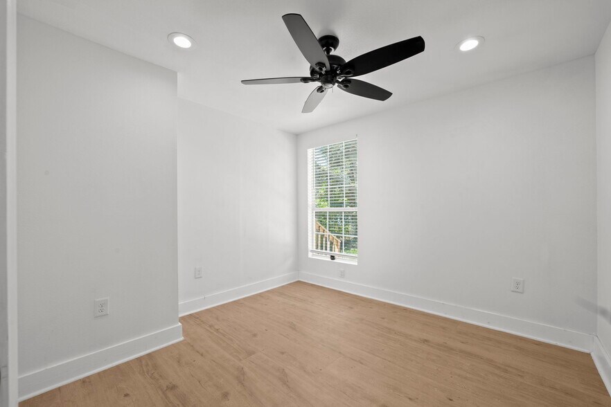 Building Photo - 725 Westfall Ave