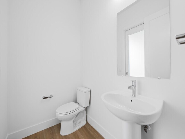 Building Photo - 1446 SW 23rd St