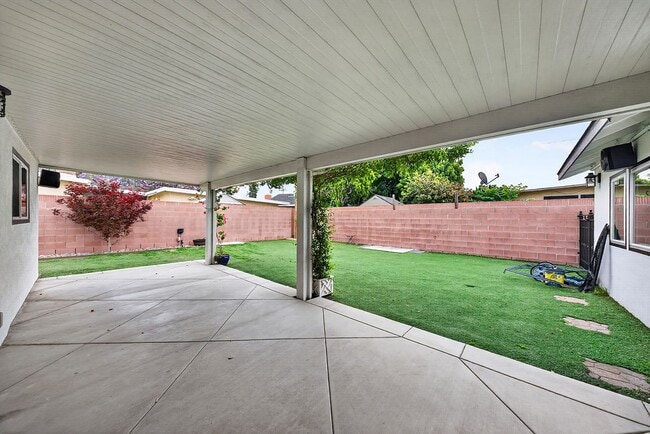 Building Photo - Beautiful 4 Bedroom Home with Smart Features, Entertainer’s Backyard & Attached Garage