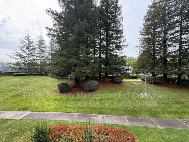 Building Photo - 687 Racquet Club Cir