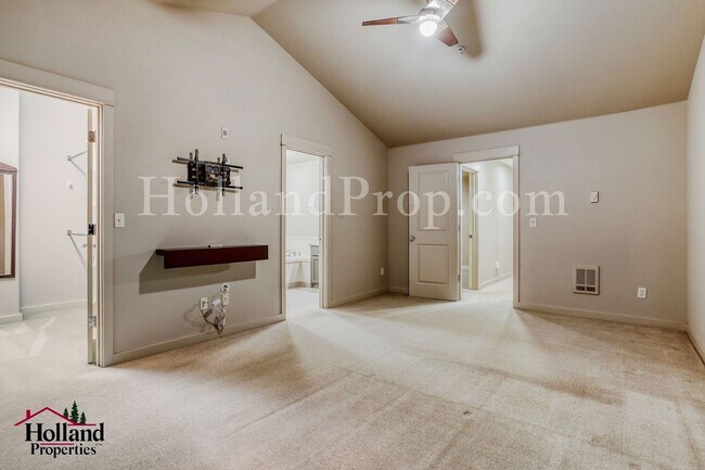 Building Photo - New Rent Price: $2,150 +$250 Off First 2 Full Months - Better Than New Light-Filled Townhome in H...