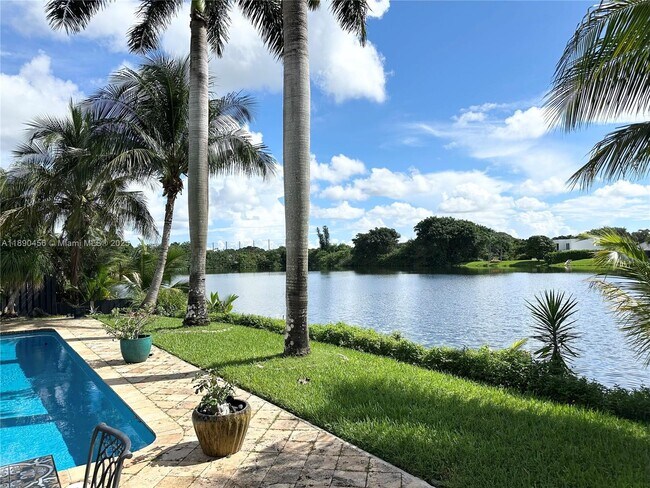 Primary Photo - 960 Bayberry Point Dr