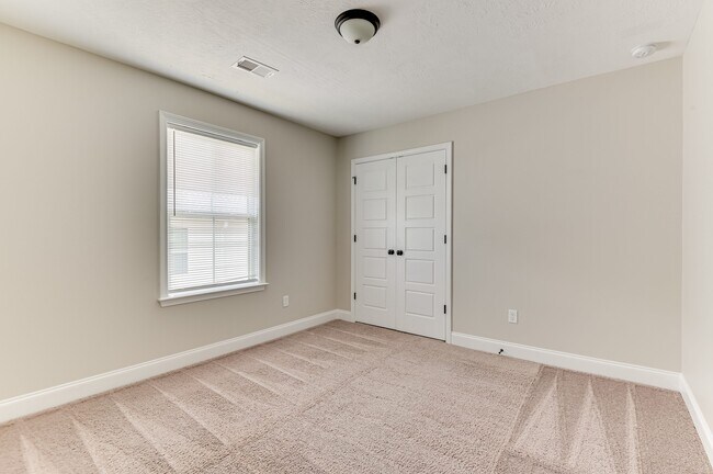 Building Photo - 2041 Limerick Ct