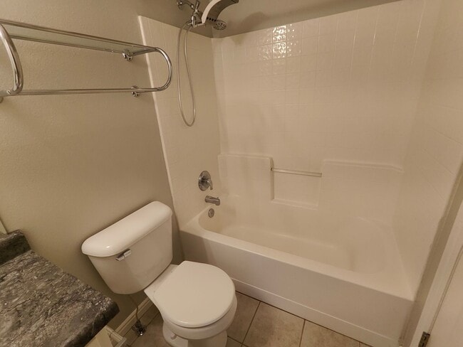 Building Photo - Spectacular 3-Bedroom Draper Townhouse with Garage
