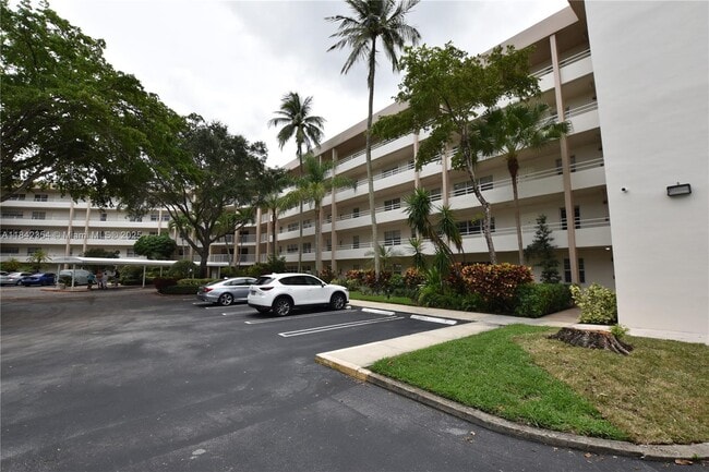 Building Photo - 3800 Oaks Clubhouse Dr