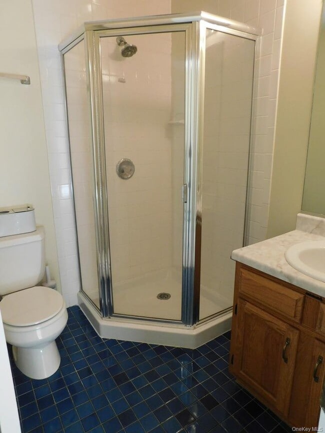 Building Photo - 729 Hewitt Ln