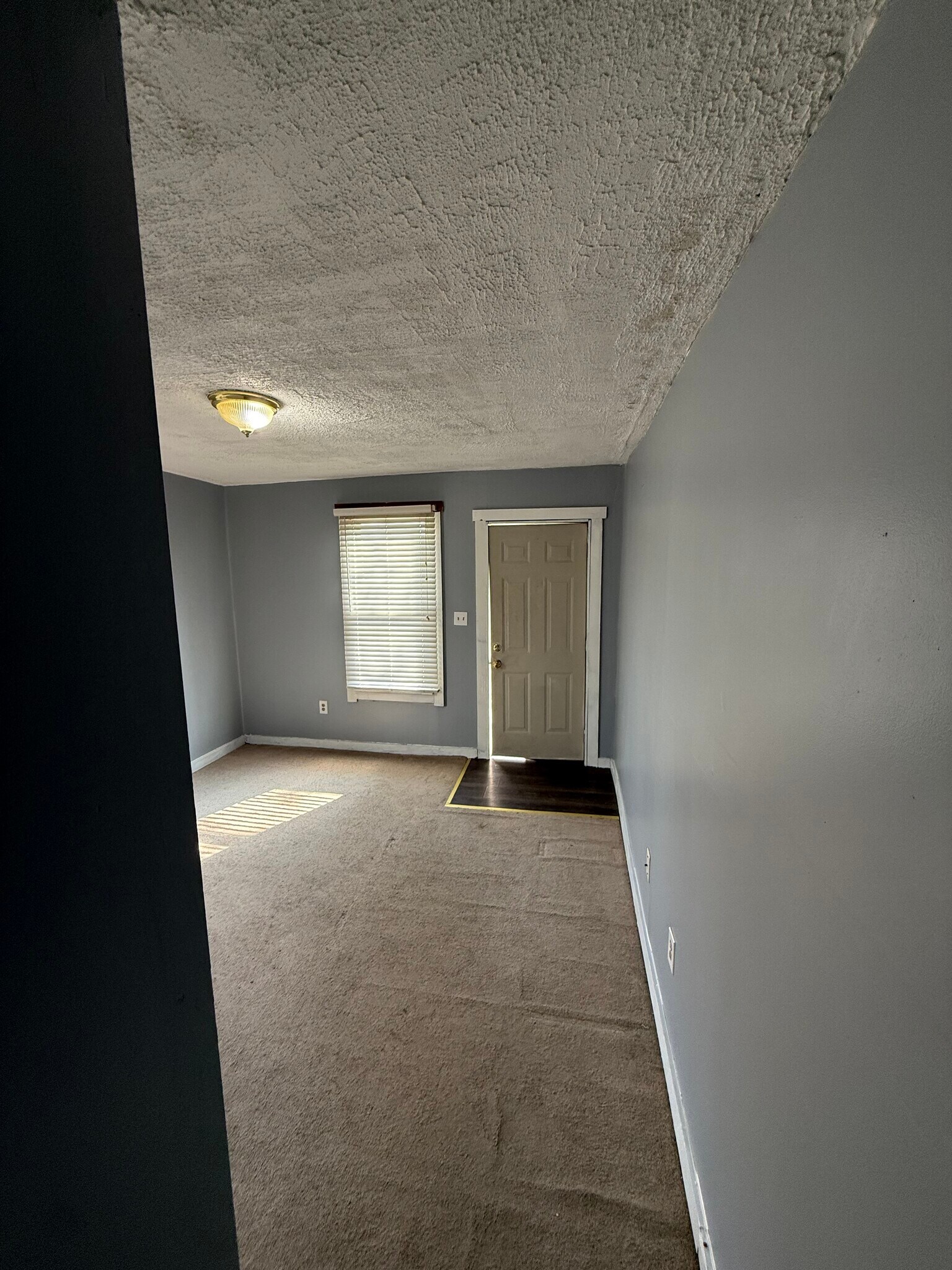 Building Photo - 9 E Middle St