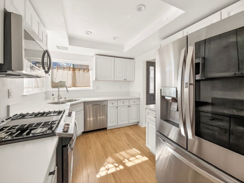 Building Photo - 13626 Cerise Ave