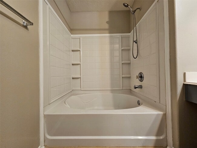Building Photo - 13111 Cherryglade Ct