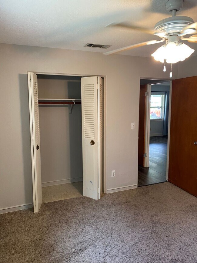Building Photo - 3/2 Home In Downtown/Conway Area! Zoned fo...